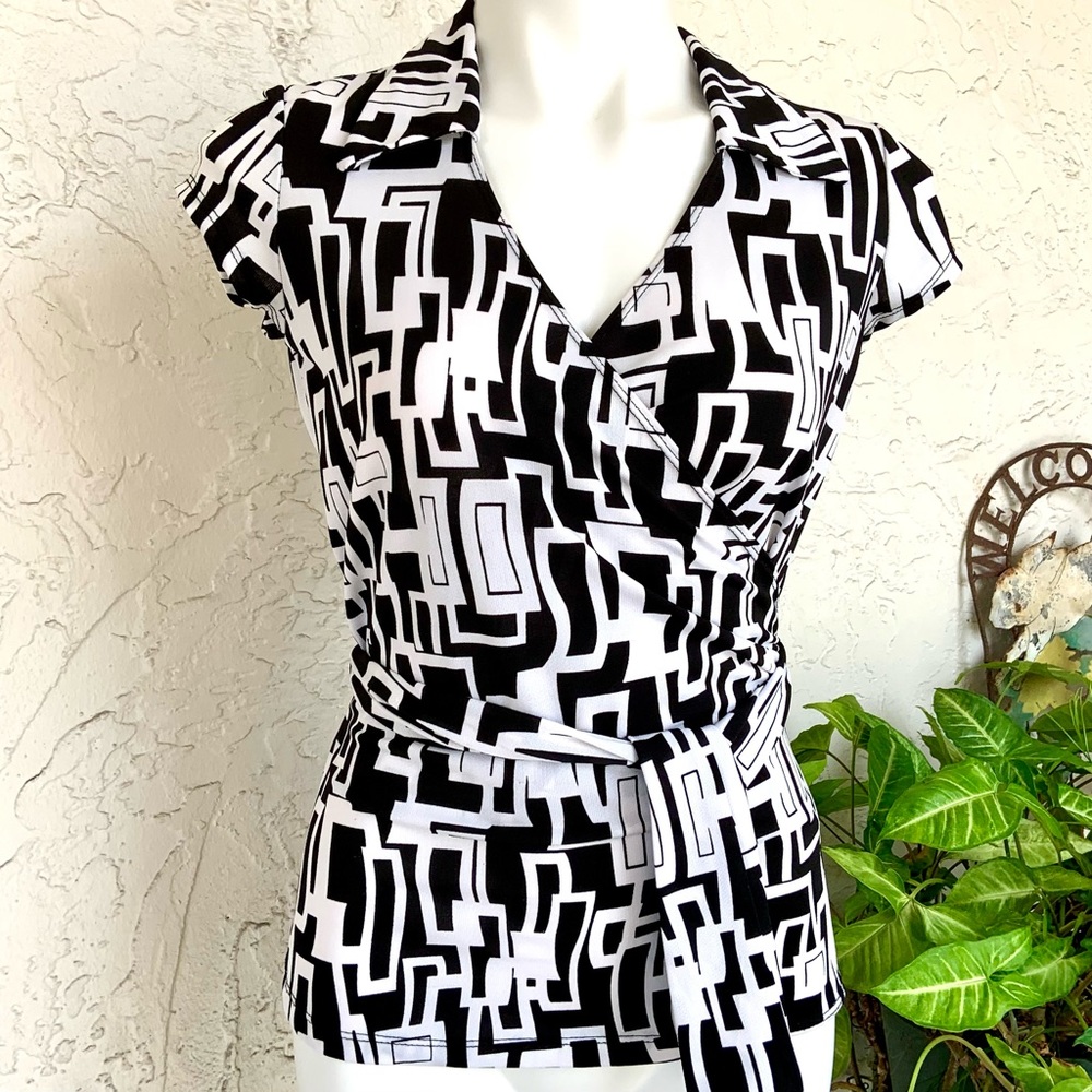 Geometric mCm Black & White Wrap Top